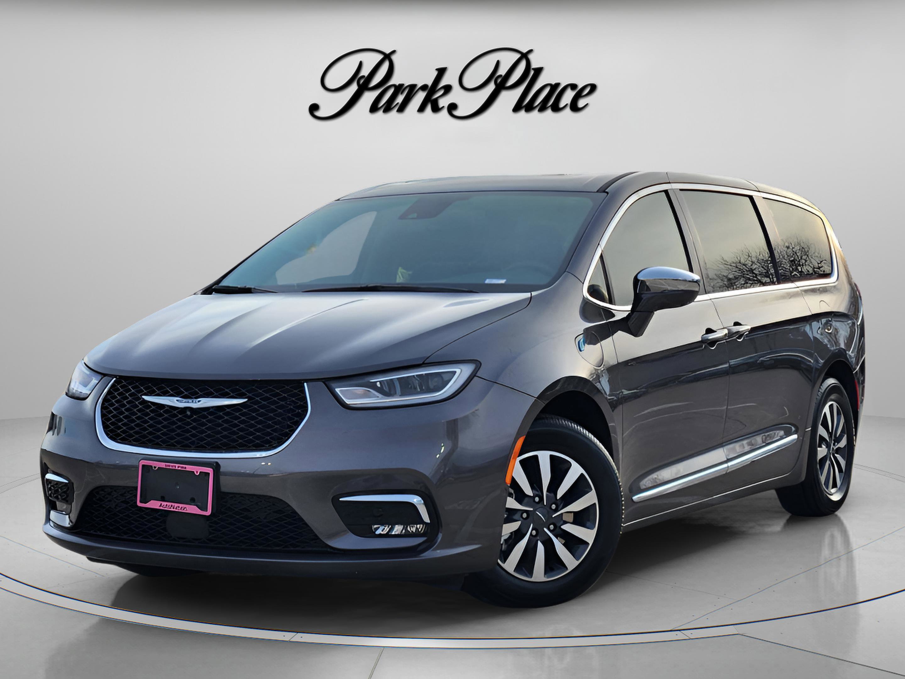 Used 2022 Chrysler Pacifica Limited image 1