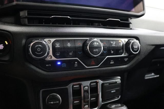 Used 2024 Jeep Wrangler Unlimited AWD/4WD image 28