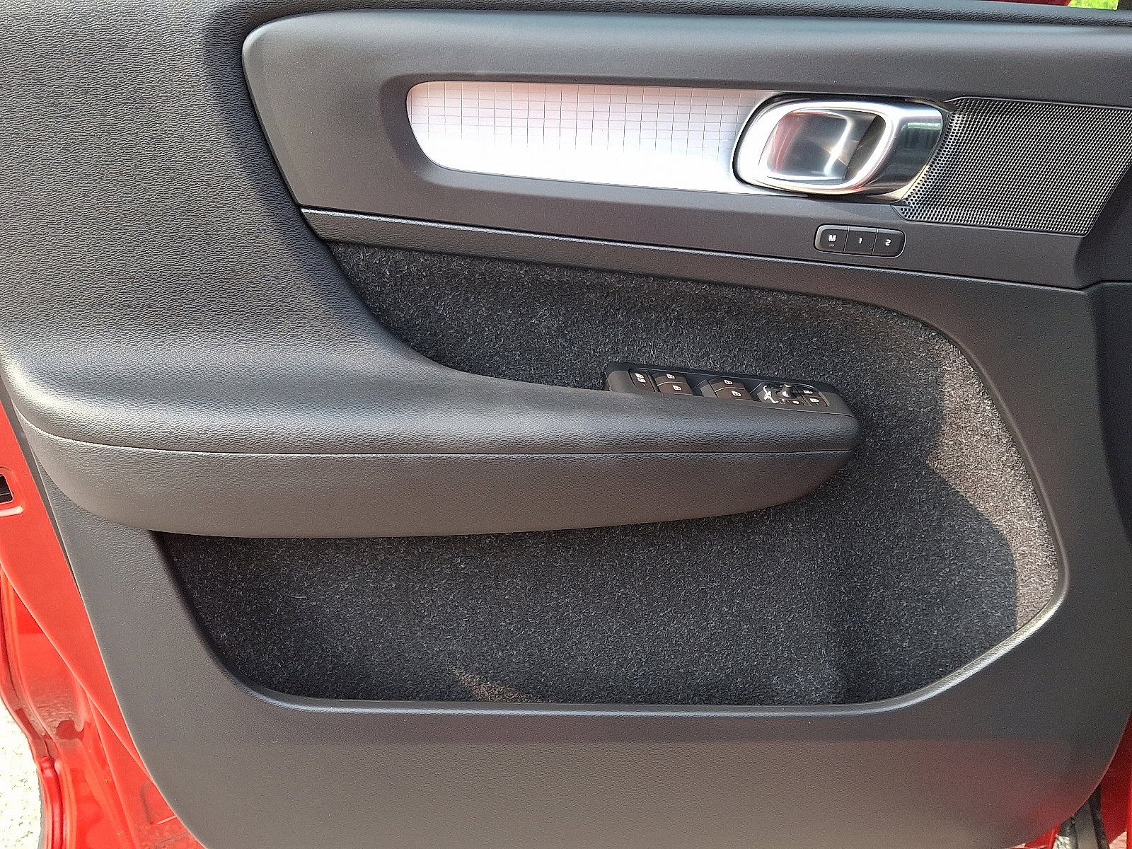 Used 2019 Volvo XC40 T5 Momentum image 13