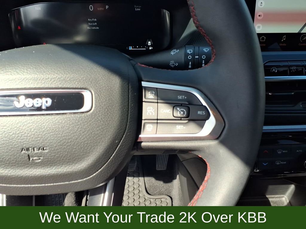 Used 2025 Jeep Compass Trailhawk w/ Trailhawk Elite Group AWD/4WD image 16