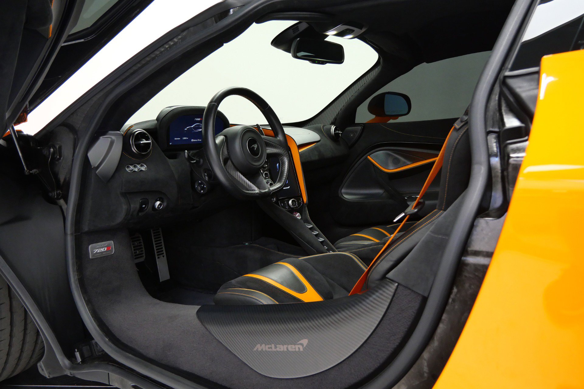 Used 2022 McLaren 720S Performance RWD image 24