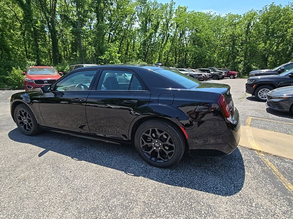 Used 2021 Chrysler 300 Touring L AWD/4WD image 4