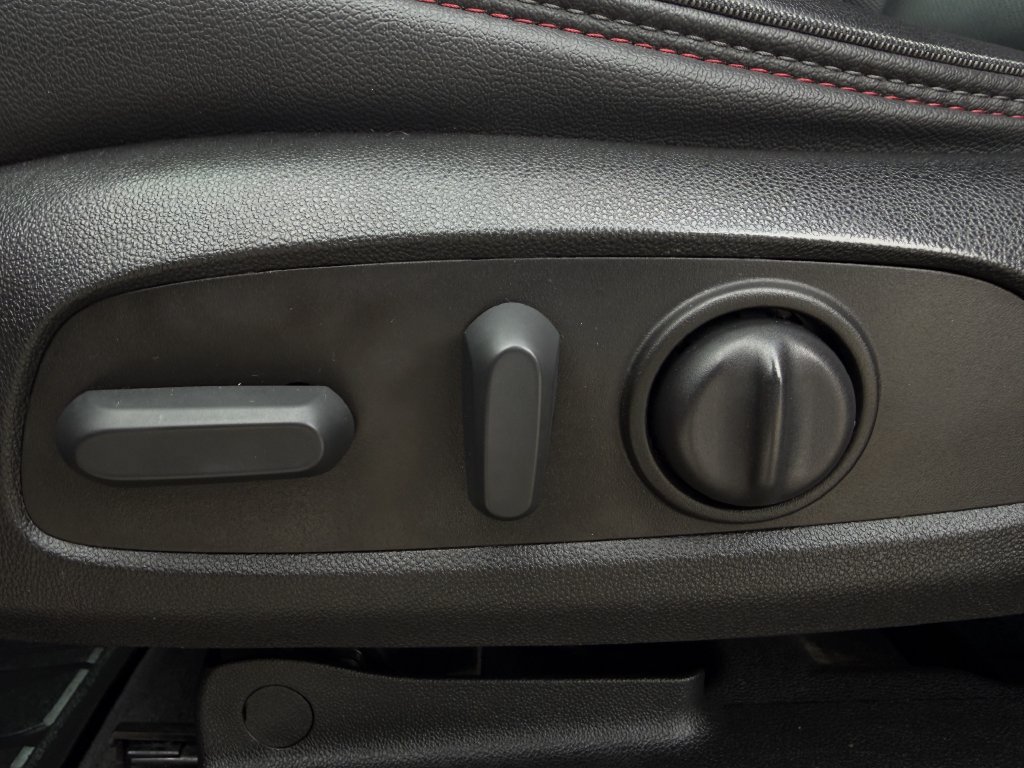Used 2023 Chevrolet Traverse RS w/ LPO, Floor Liner Package FWD image 25