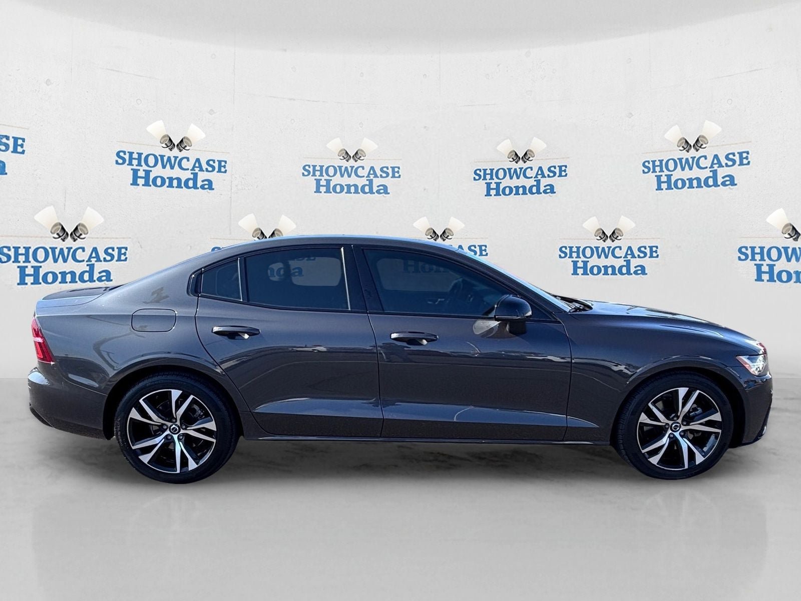 Used 2024 Volvo S60 B5 Core FWD image 9