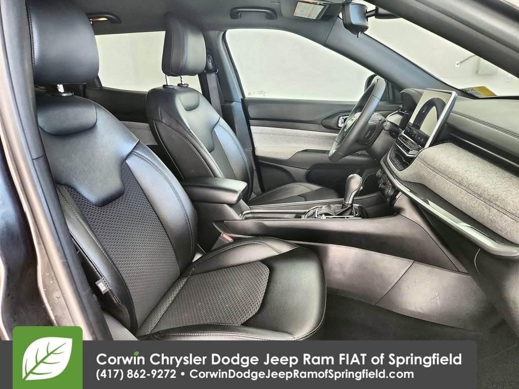 Certified 2024 Jeep Compass Latitude image 32