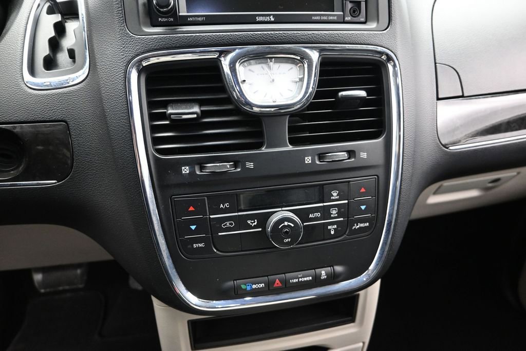 Used 2016 Chrysler Town & Country Touring FWD image 15