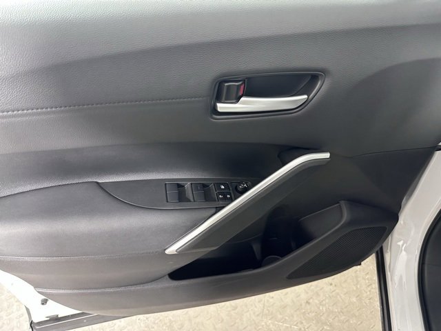 Used 2022 Toyota Corolla Cross XLE w/ Convenience Package image 18