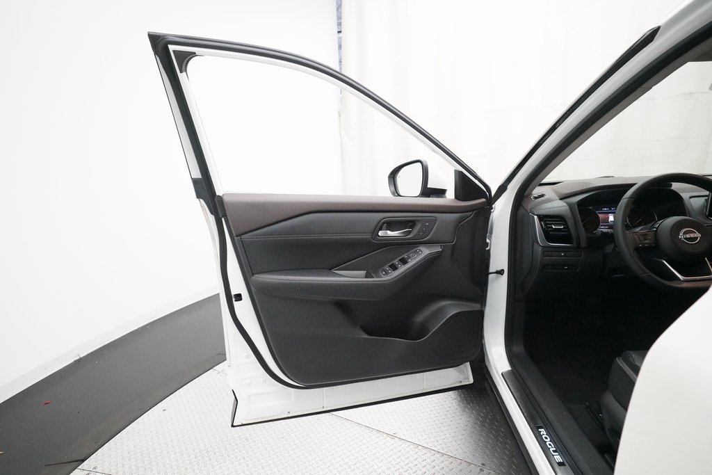 Used 2023 Nissan Rogue SL image 28