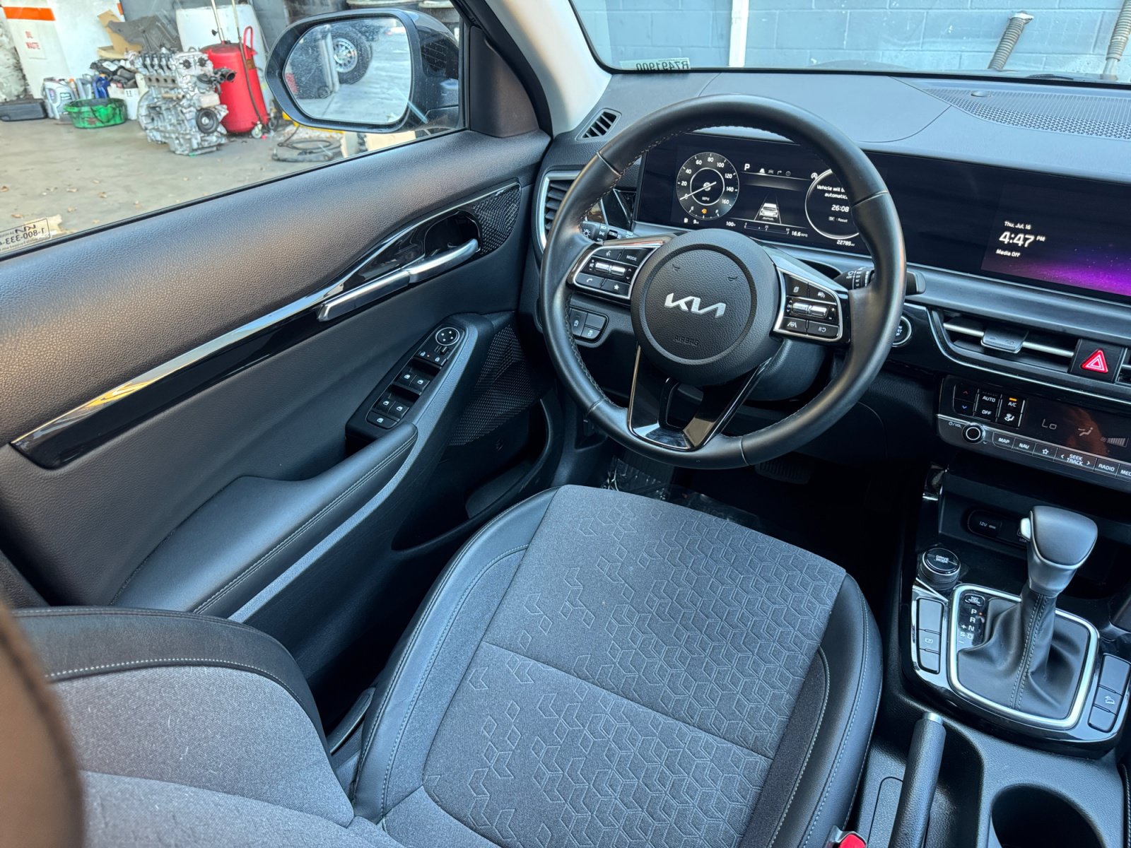 Used 2024 Kia Seltos S FWD image 17