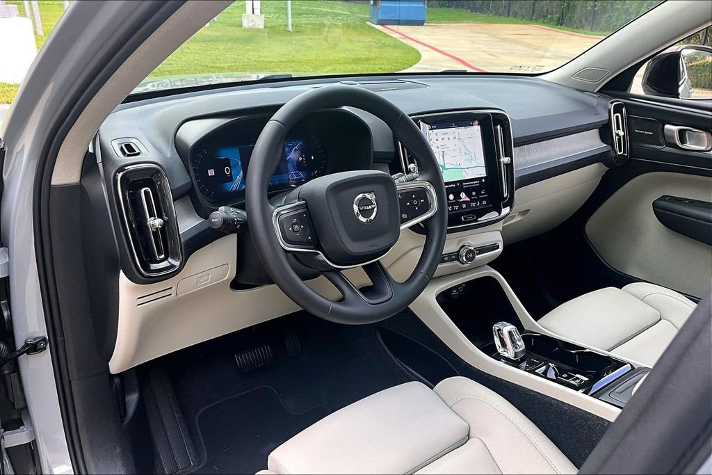 Certified 2026 Volvo XC40 B5 Ultra AWD/4WD image 17