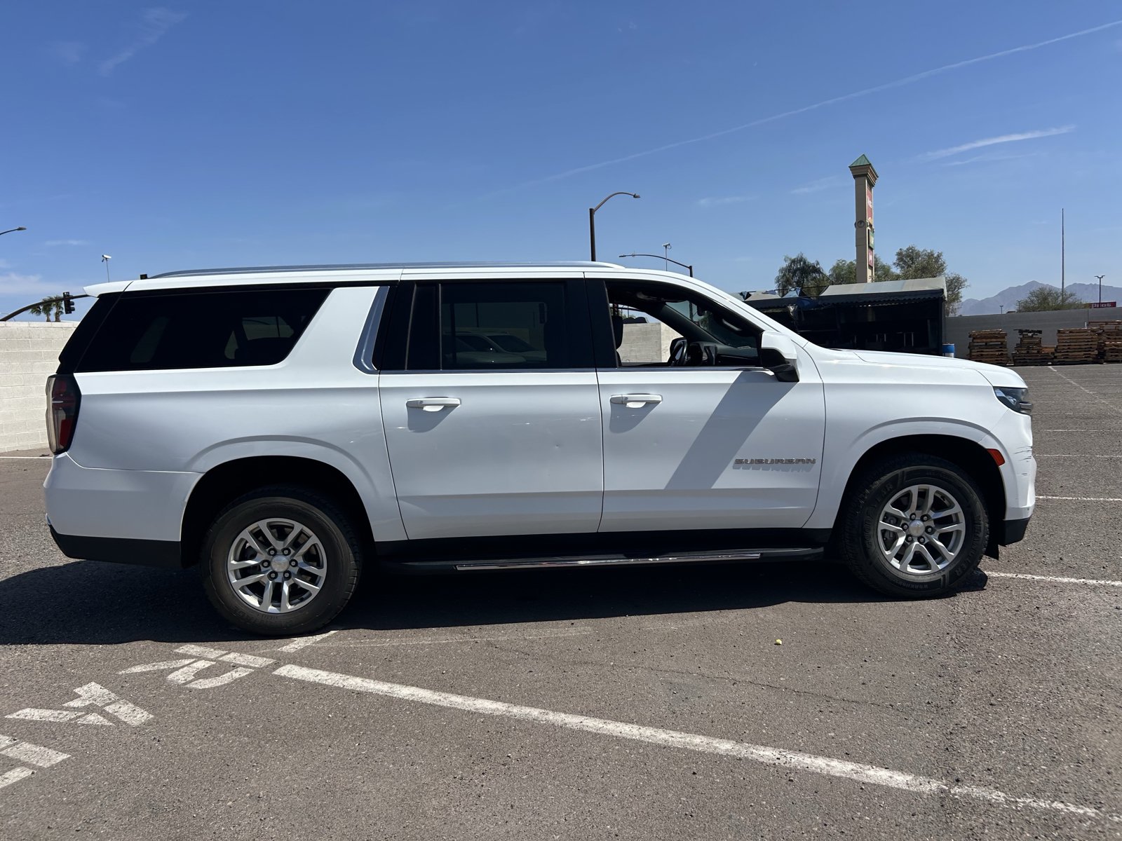 Certified 2023 Chevrolet Suburban LT AWD/4WD image 6