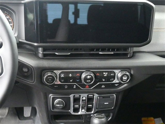 Used 2024 Jeep Gladiator Sport image 13