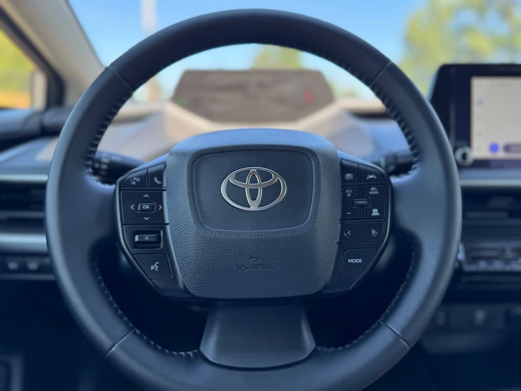 Used 2025 Toyota Prius LE AWD/4WD image 14