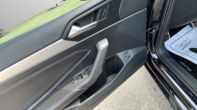 Used 2023 Volkswagen Jetta Sport image 10