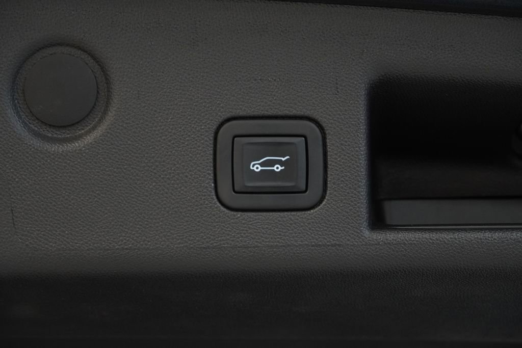Used 2022 Chevrolet Equinox RS w/ LPO, Floor Liner Package AWD/4WD image 10