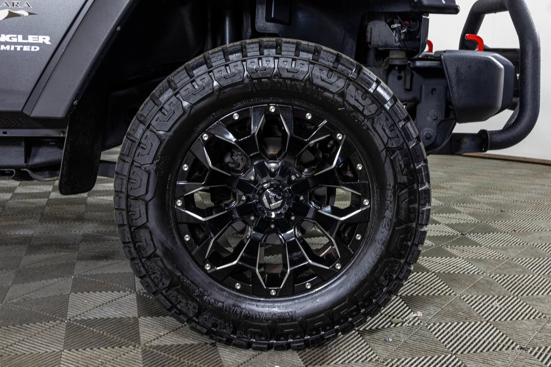 Used 2017 Jeep Wrangler Unlimited Sahara w/ Connectivity Group AWD/4WD image 48
