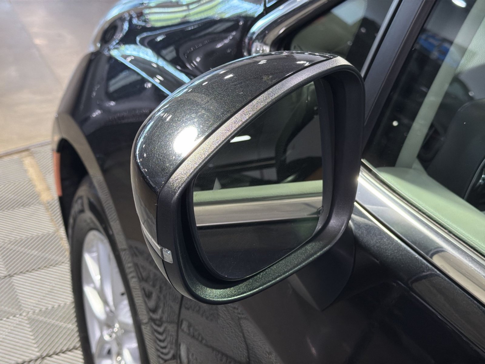 Used 2023 Chrysler Pacifica Touring-L FWD image 14