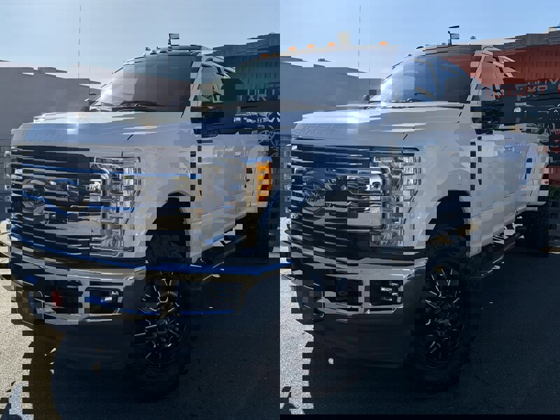 Used 2017 Ford F350 Lariat w/ FX4 Off-Road Package image 5