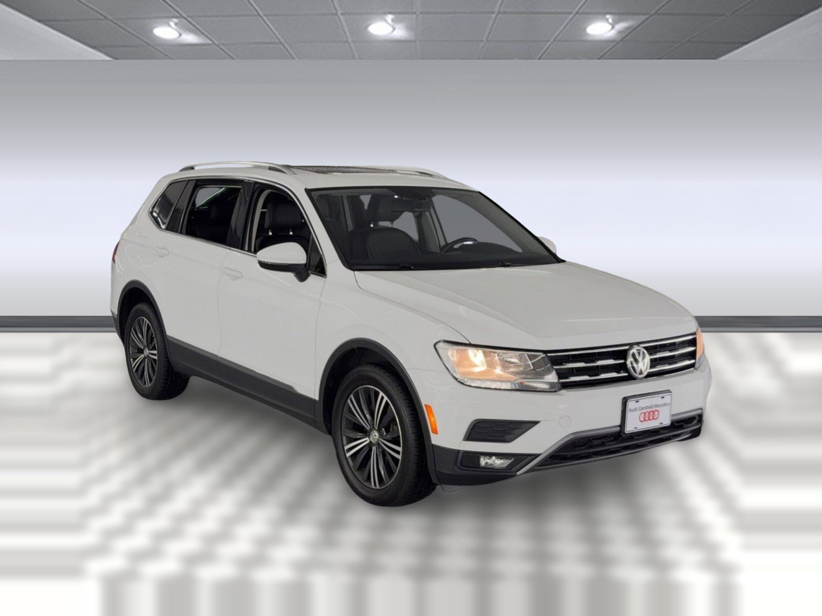 Used 2018 Volkswagen Tiguan SEL FWD image 7
