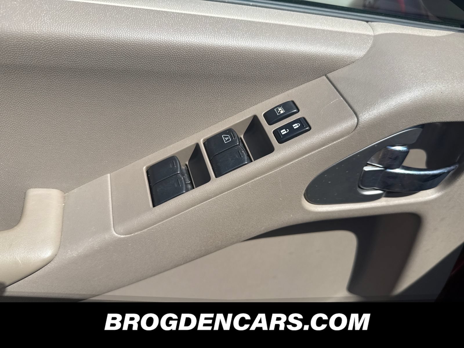 Used 2011 Nissan Frontier SV AWD/4WD image 8