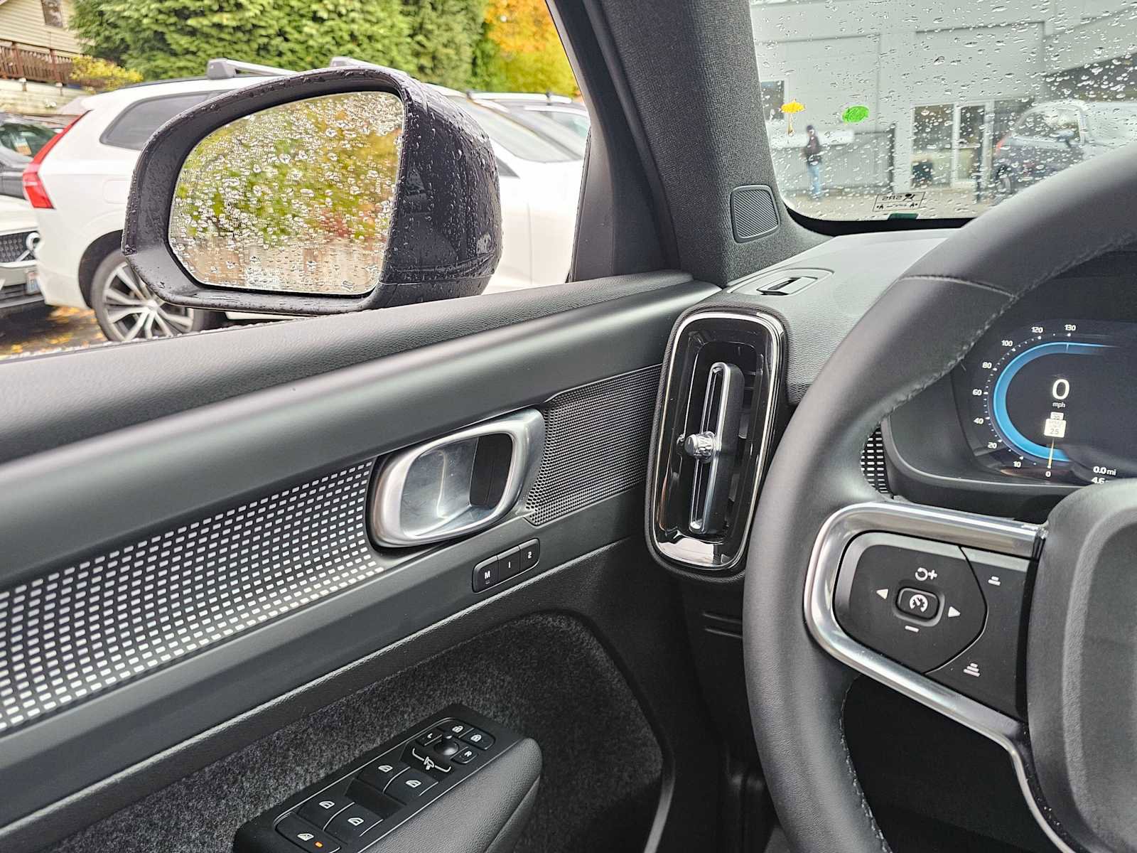 Certified 2025 Volvo XC40 B5 Plus image 30