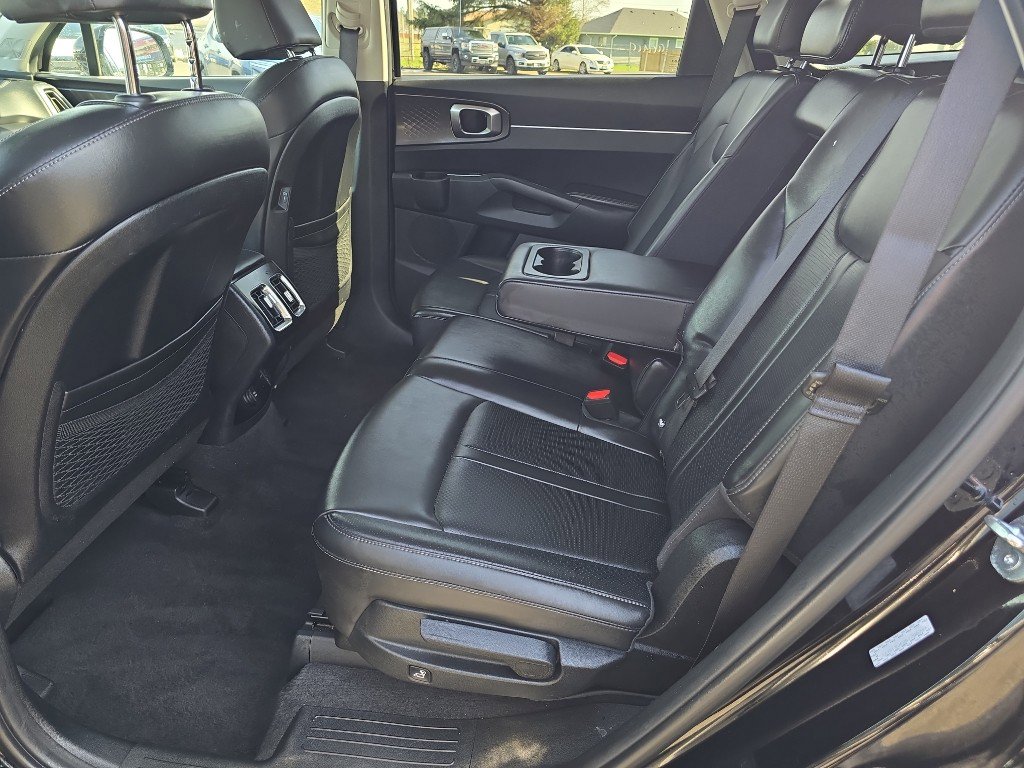 Used 2024 Kia Sorento S image 17