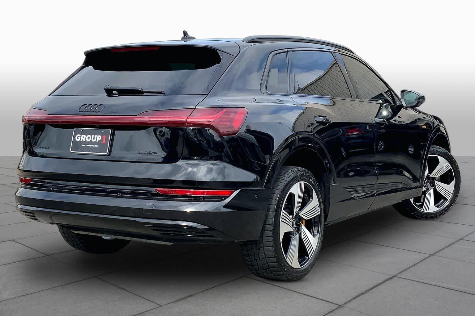 Used 2022 Audi e-tron Premium Plus w/ Premium Plus Package AWD/4WD image 12