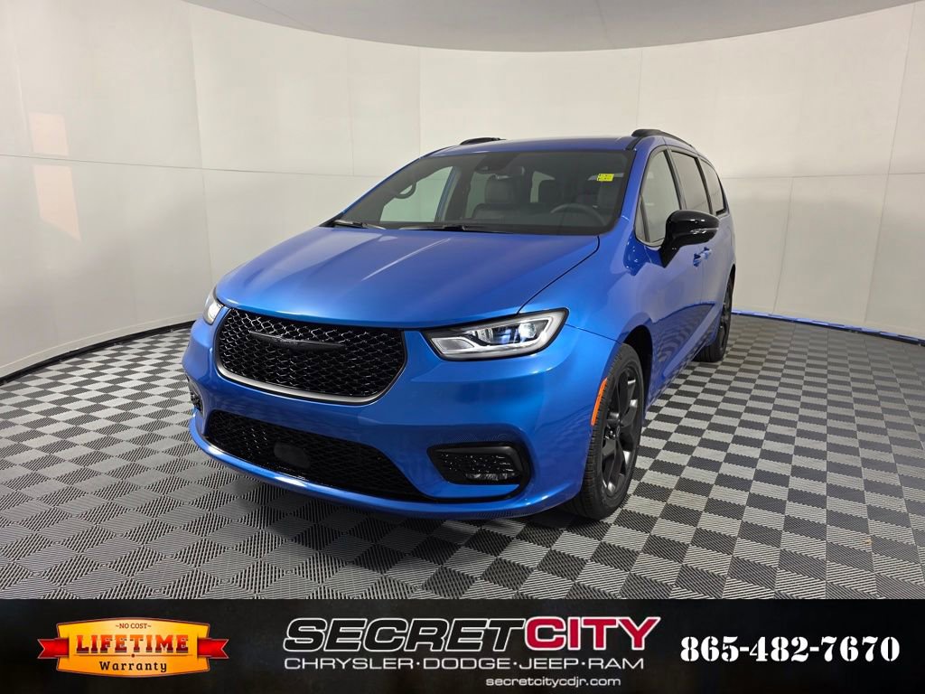 New 2026 Chrysler Pacifica Select w/ S Appearance Package image 3