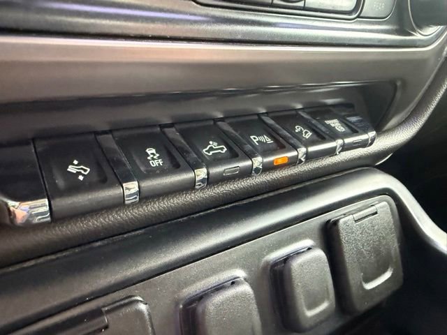 Used 2016 GMC Sierra 2500 SLT w/ All-Terrain HD Package AWD/4WD image 30