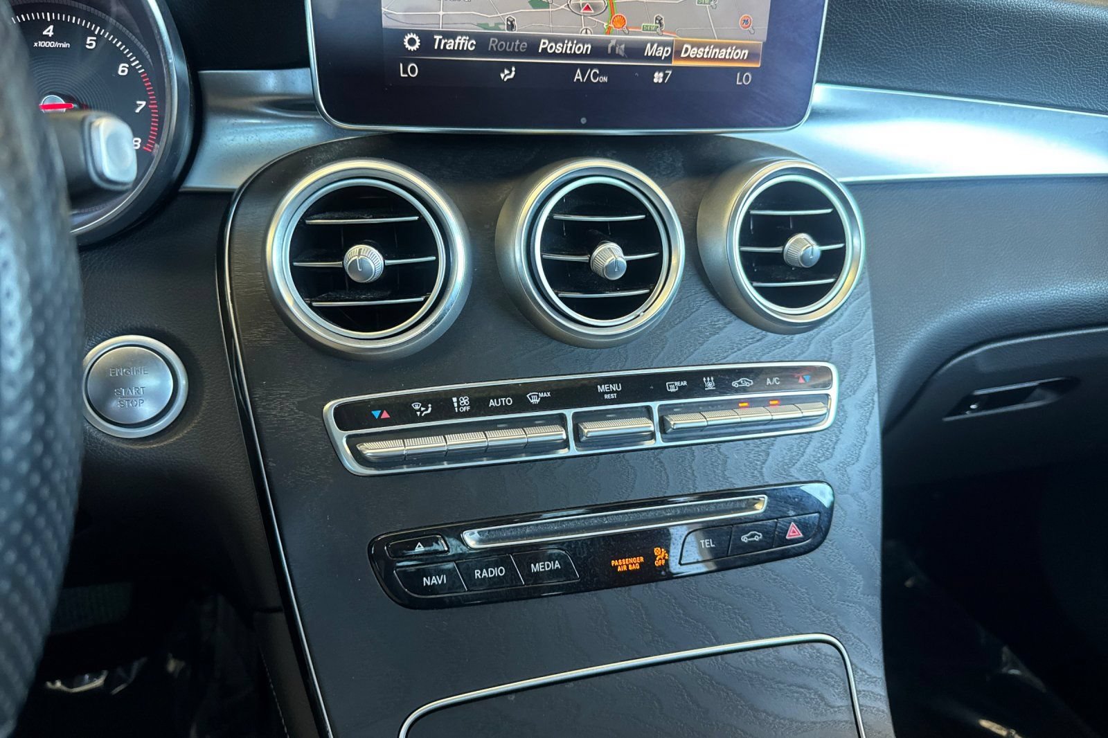Used 2018 Mercedes-Benz GLC 350e 4MATIC image 27
