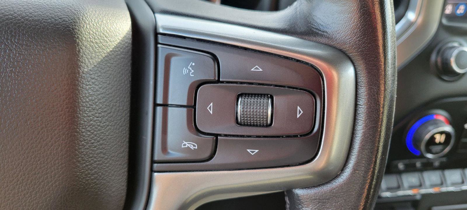 Used 2020 Chevrolet Silverado 1500 LTZ w/ LTZ Convenience Package AWD/4WD image 17