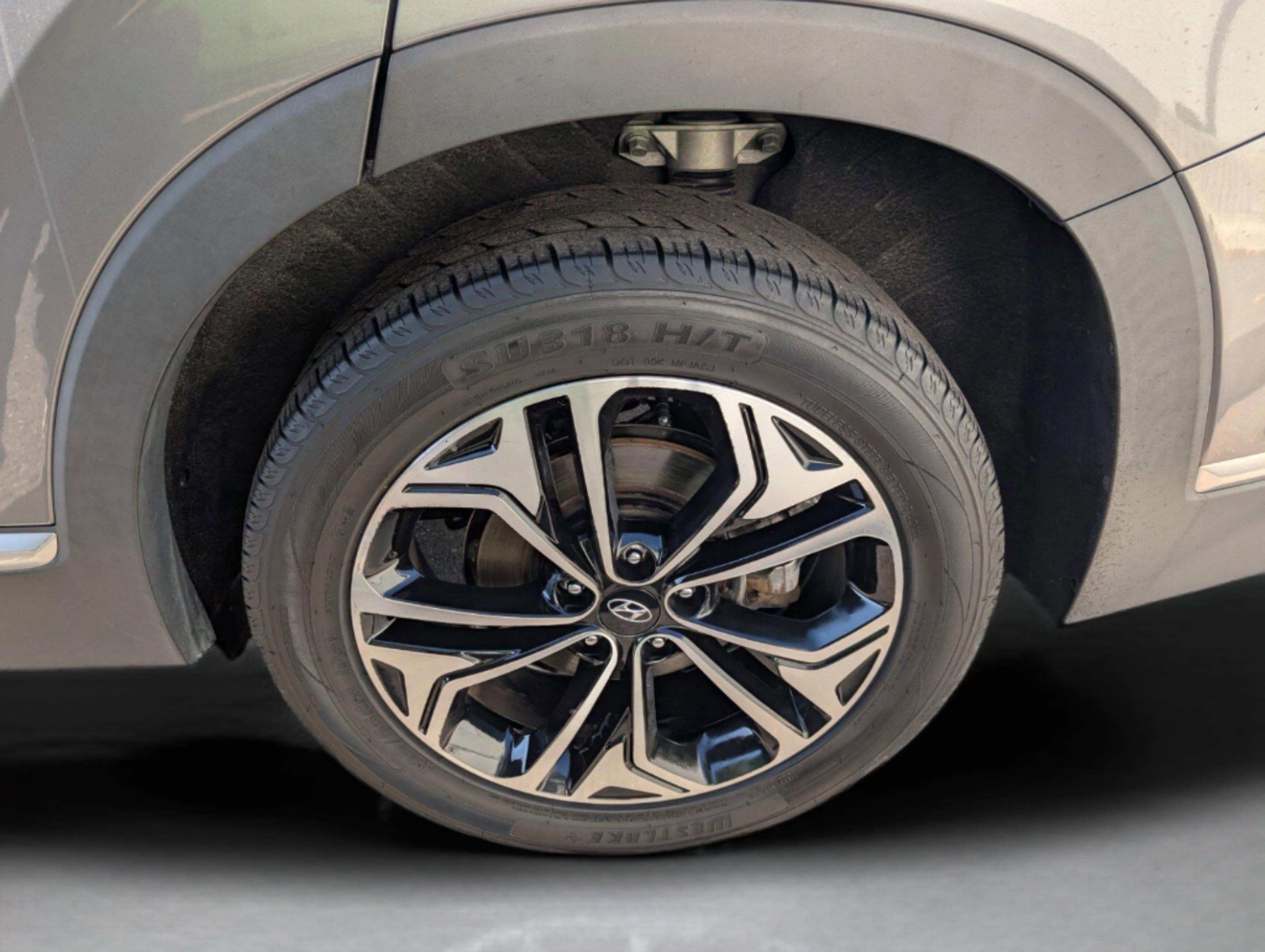 Used 2019 Hyundai Santa Fe Limited image 18