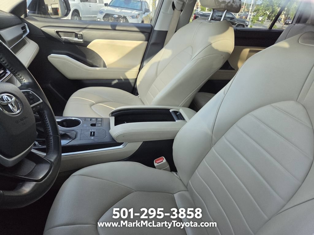 Used 2023 Toyota Highlander XLE FWD image 9