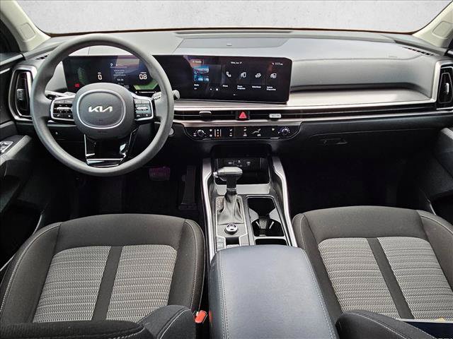 Used 2025 Kia Sorento LX FWD image 16