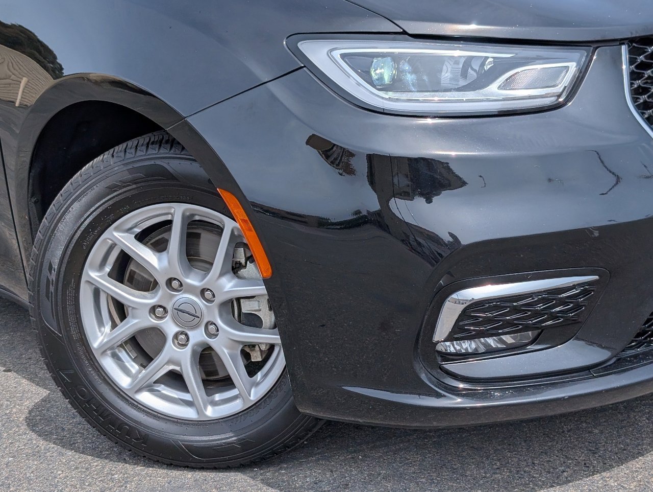 Used 2025 Chrysler Pacifica Select image 10