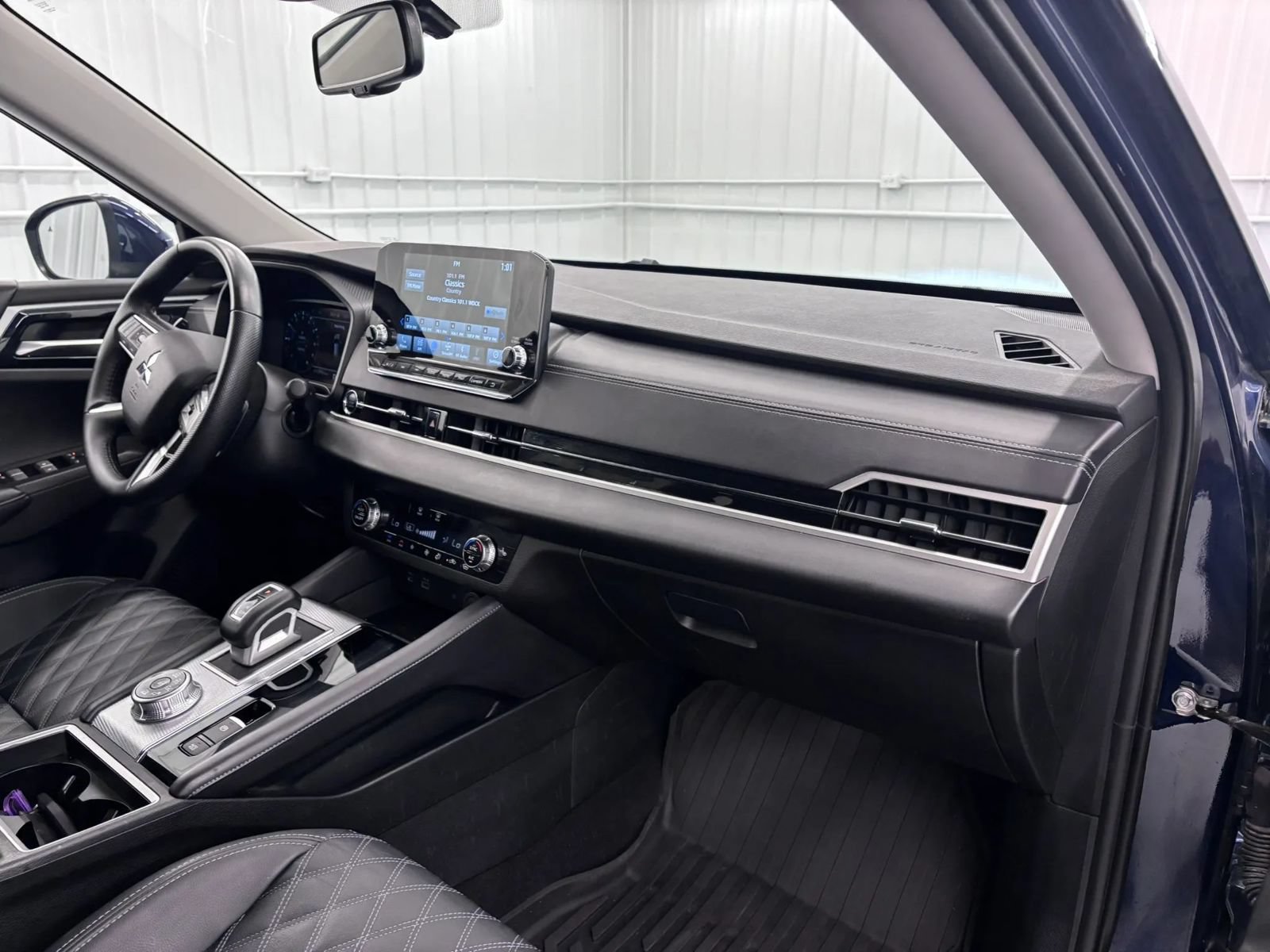 Used 2024 Mitsubishi Outlander SEL AWD/4WD image 34