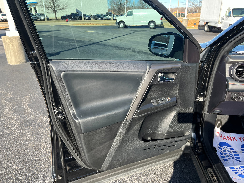 Used 2018 Toyota RAV4 SE w/ Power Extra Value Package image 24