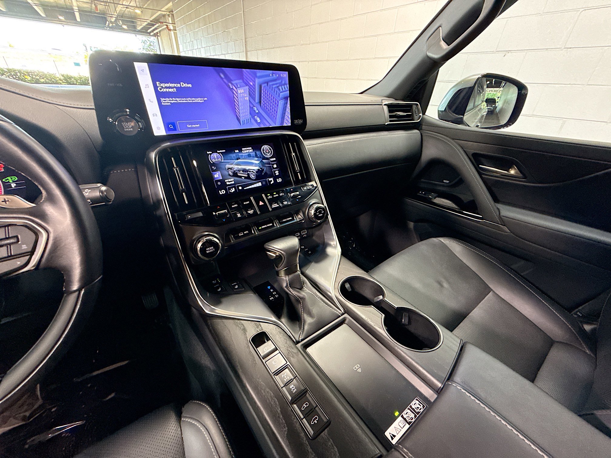 Used 2022 Lexus LX 600 4WD w/ Accessory Package (Z1) image 28