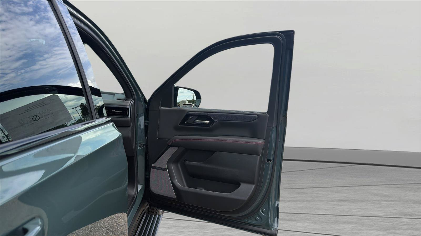 New 2026 GMC Yukon XL AT4 Ultimate w/ LPO, Floor Liner Package AWD/4WD image 27