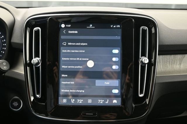 New 2026 Volvo XC40 B4 Core w/ Climate Package FWD image 18