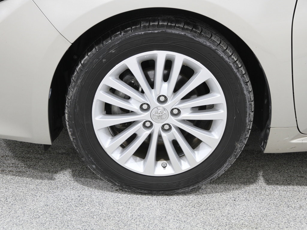 Used 2014 Toyota Avalon Limited image 22