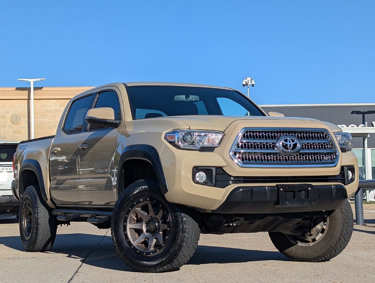 Used 2016 Toyota Tacoma TRD Off-Road w/ Towing Package RWD image 2