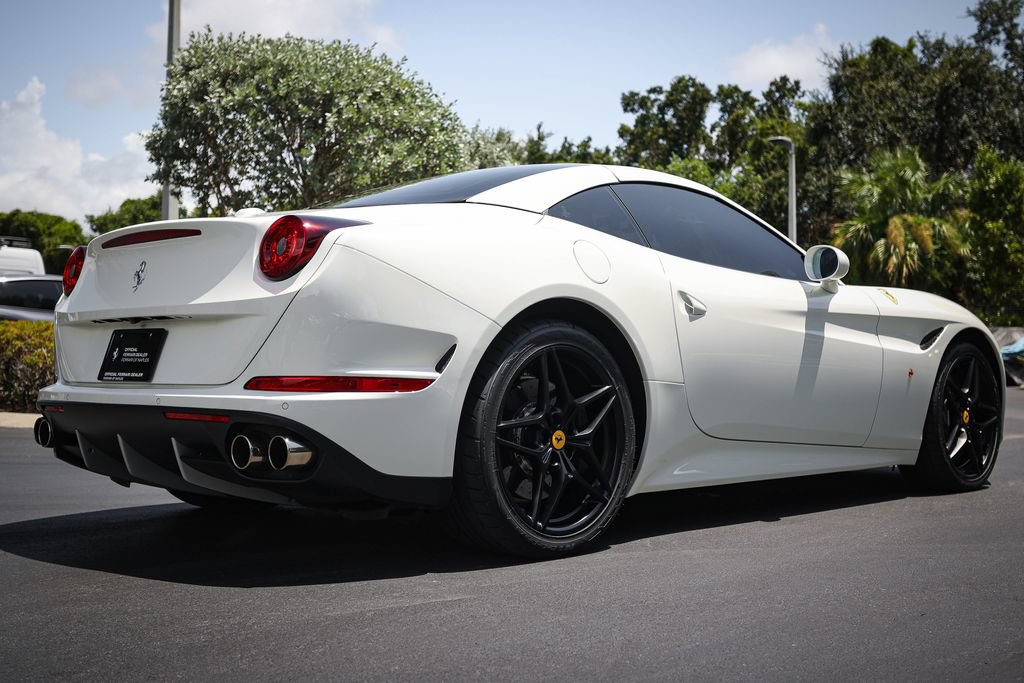 Used 2015 Ferrari California T RWD image 10