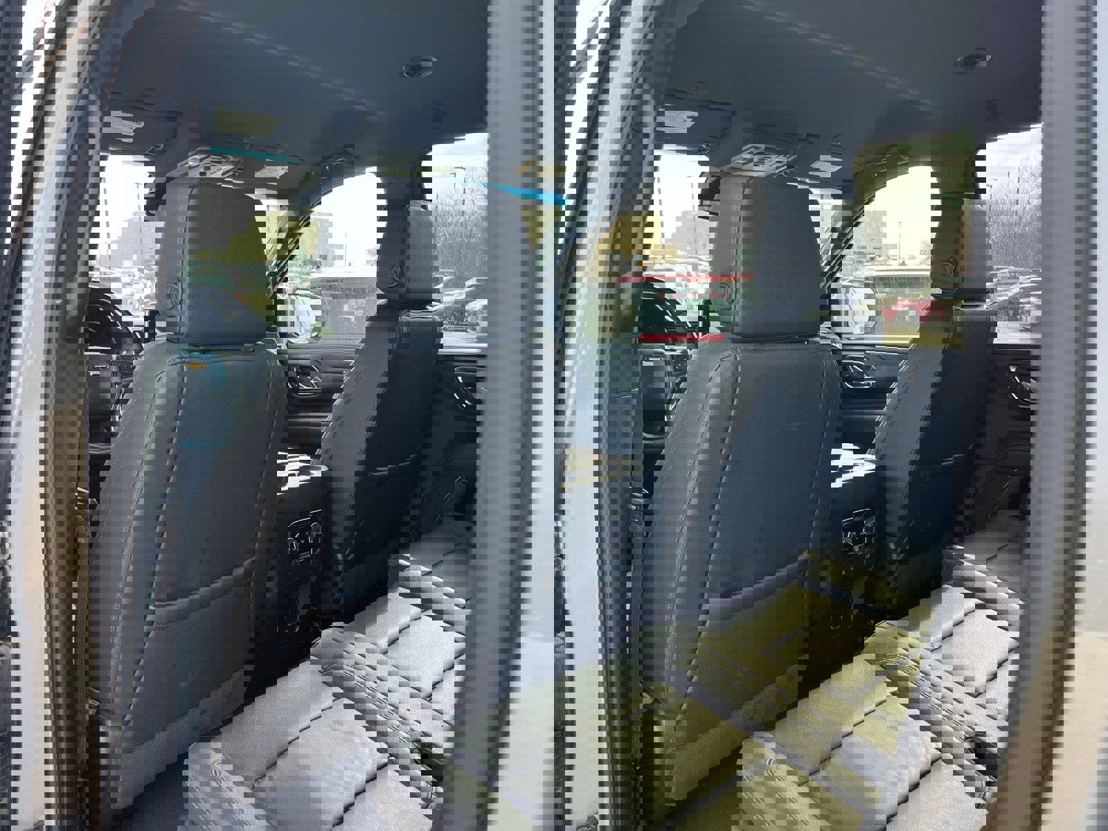 Used 2024 Chevrolet Suburban LT image 18