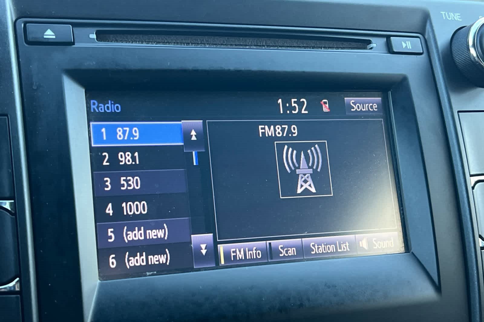 Used 2017 Toyota Camry SE image 17