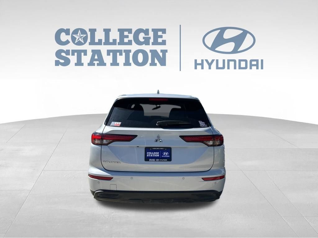 Used 2024 Mitsubishi Outlander ES image 7