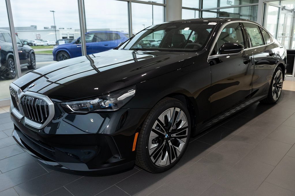 Used 2026 BMW 530i xDrive w/ Premium Package AWD/4WD image 3