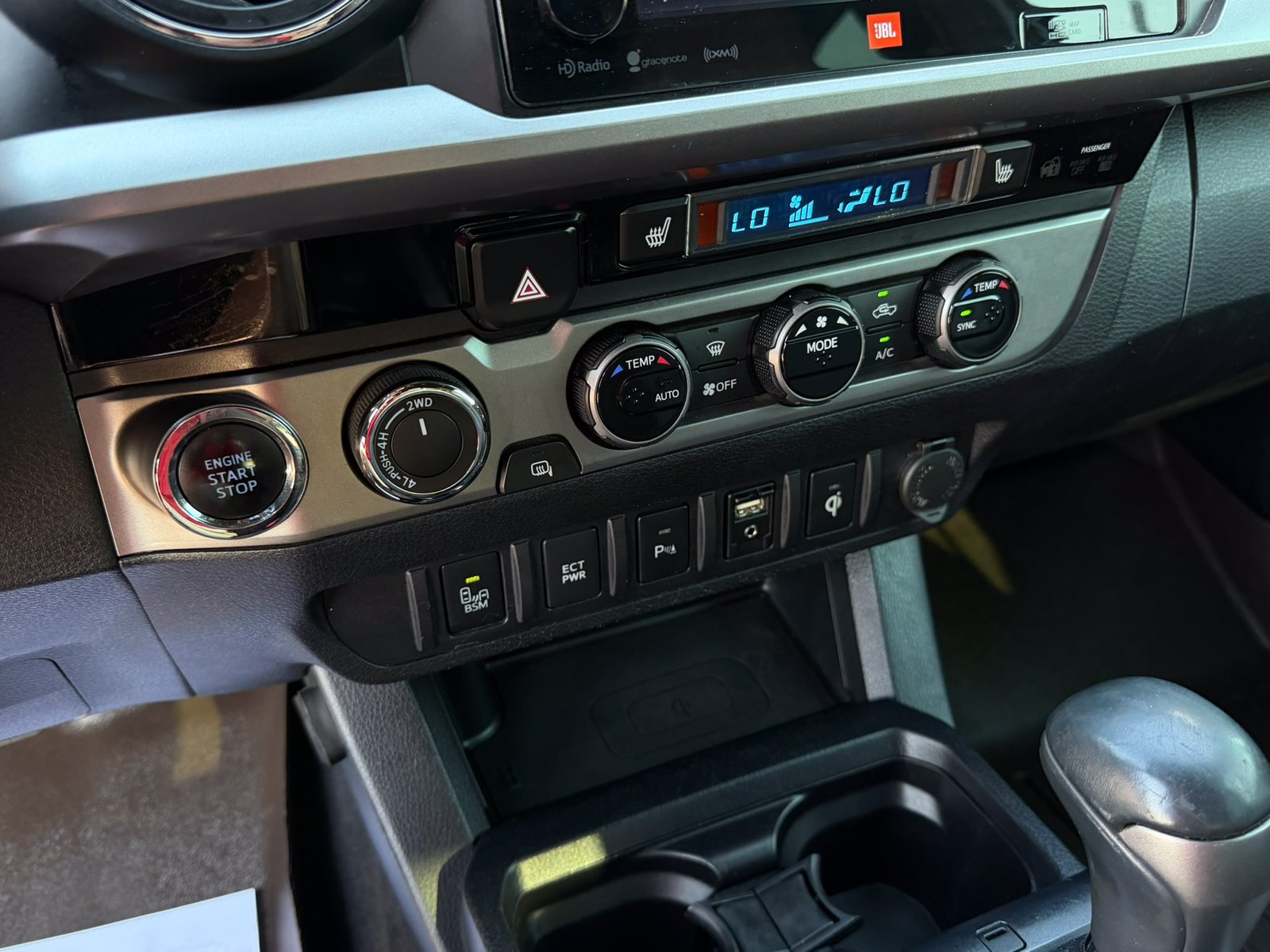 Used 2017 Toyota Tacoma Limited w/ Tow Package AWD/4WD image 18