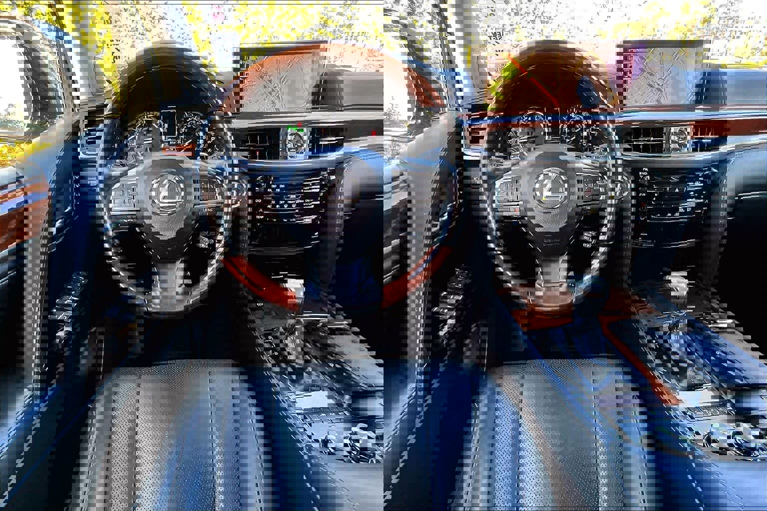 Used 2019 Lexus LX 570 4WD image 6