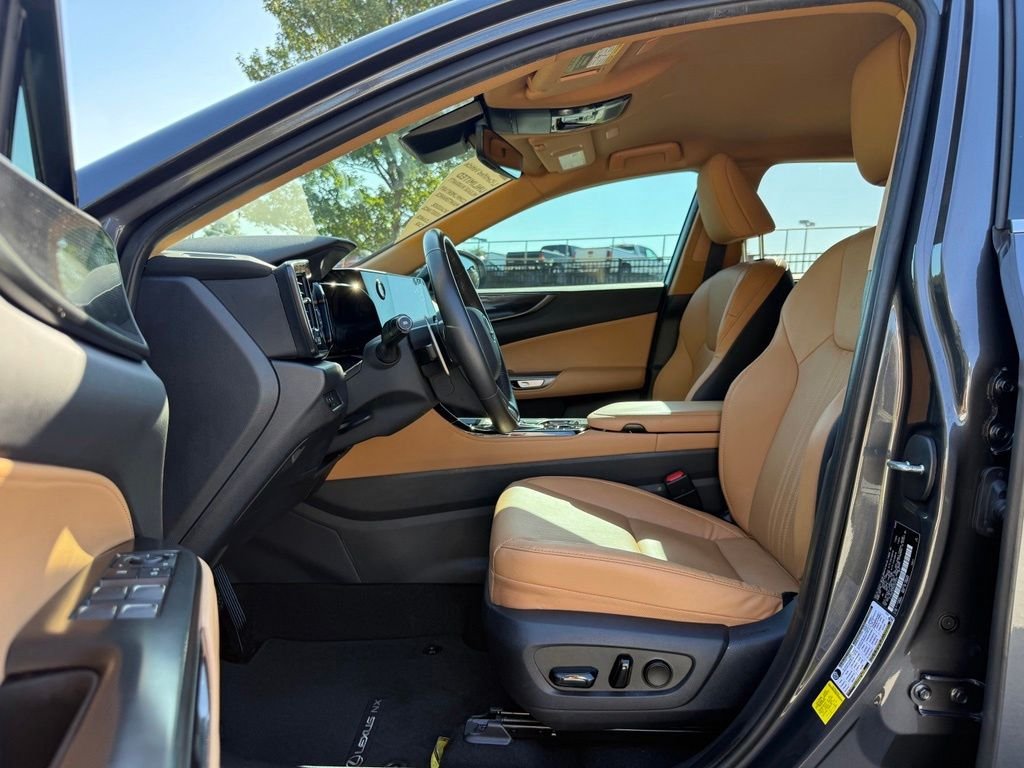 Certified 2025 Lexus NX 250 FWD w/ Accessory Package (Z2) image 25